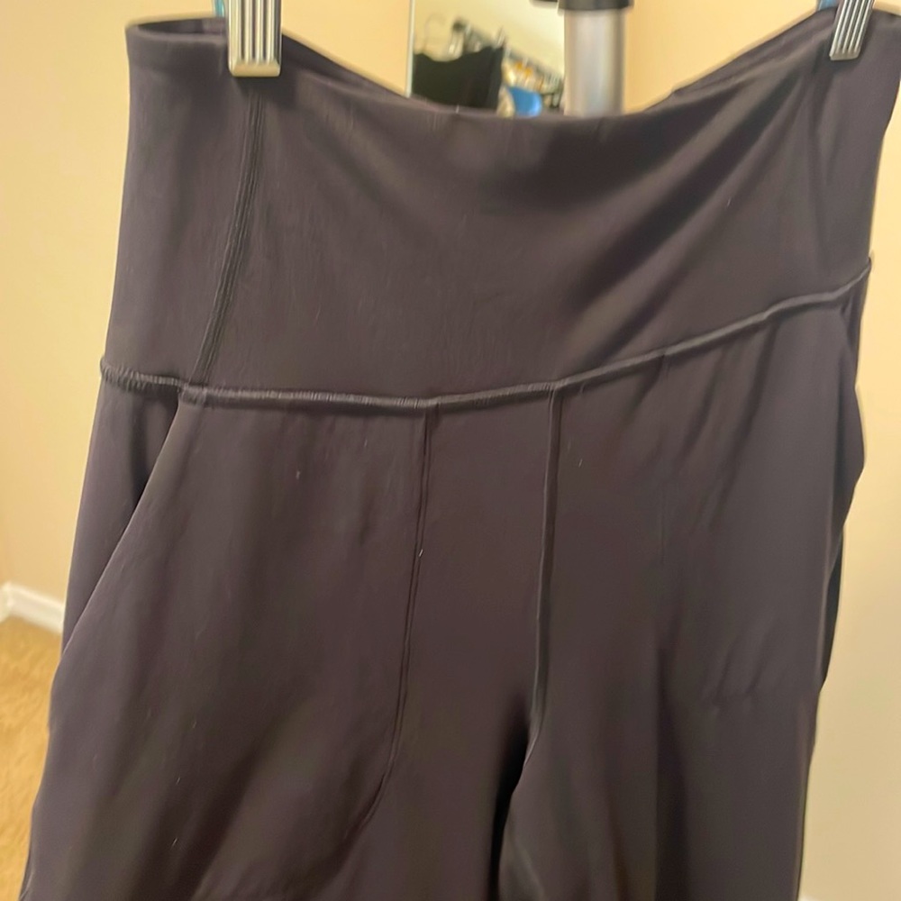Lululemon straight leg crop wide waistband size 8 EUC - Picture 4 of 16